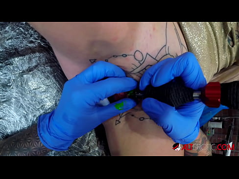 ❤️ An hottie thar a bheith tattooed Sully Savage fuair tattoo ar a clitoris ❤❌ Físeán fucking ag ga.myinvest.top ❌❤